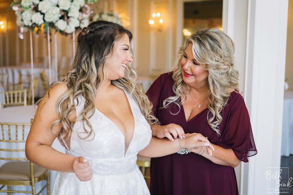 Nikki + Alex's Wedding at Soundview — photograph 14 of 105