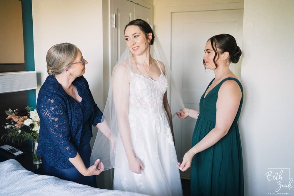 Jennifer + Evan's Wedding at Duck Walk Vineyards — photograph 12 of 187