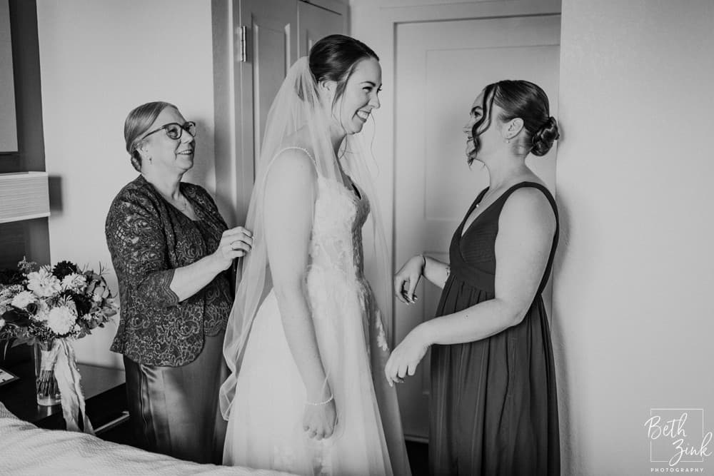 Jennifer + Evan's Wedding at Duck Walk Vineyards — photograph 15 of 187