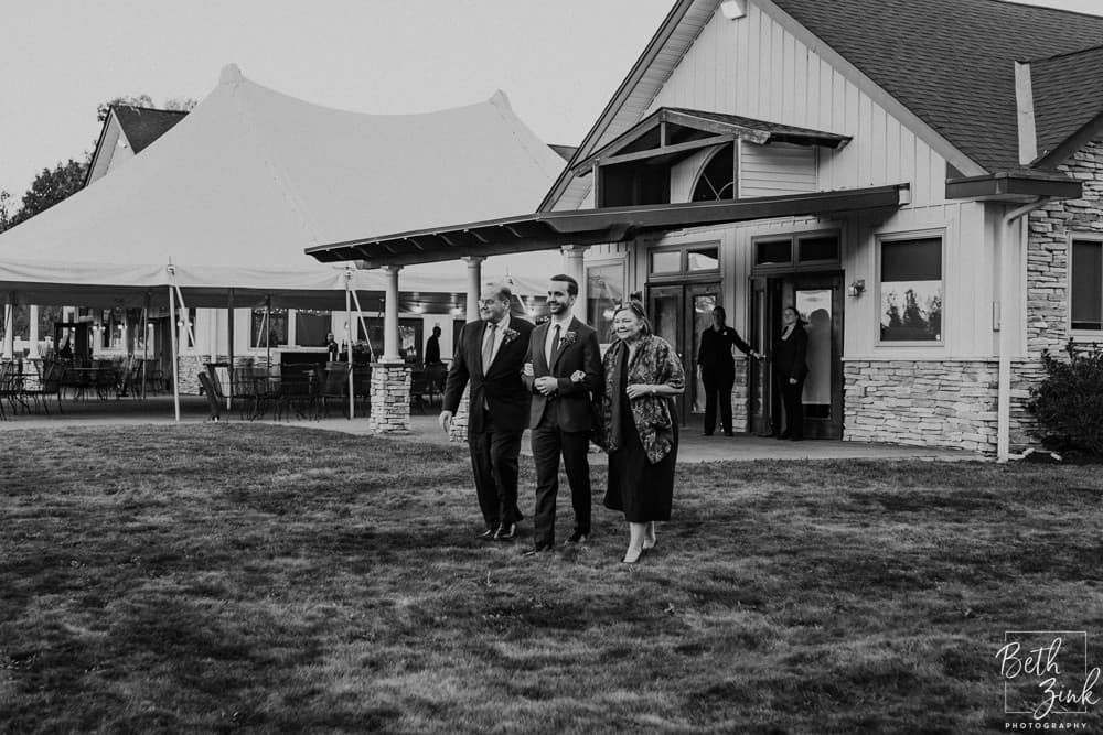 Jennifer + Evan's Wedding at Duck Walk Vineyards — photograph 49 of 187