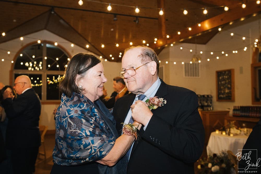 Jennifer + Evan's Wedding at Duck Walk Vineyards — photograph 121 of 187