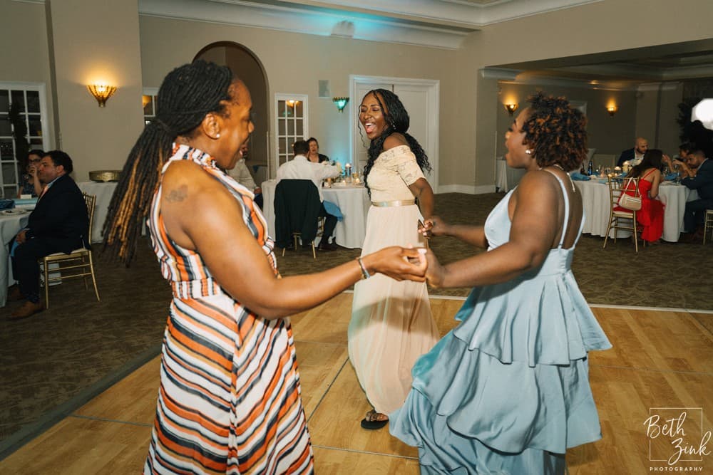 Alanna + Wes' Wedding at Great River Golf Club — photograph 112 of 120